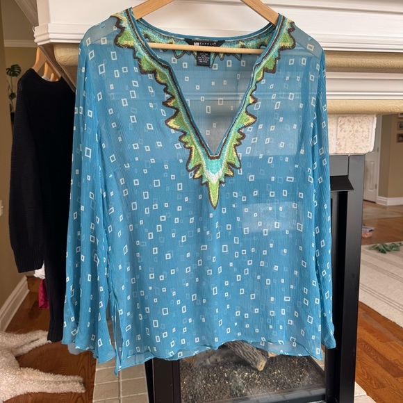 Carole Little Sheer Blue Resortwear Blouse with Embroidered top Size 6 - Picture 2 of 4